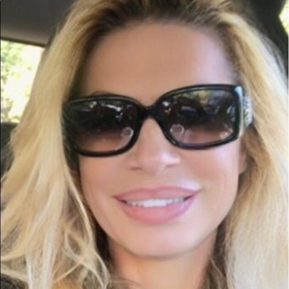 Meet your Posher, RiRi - Picture 11 of 16